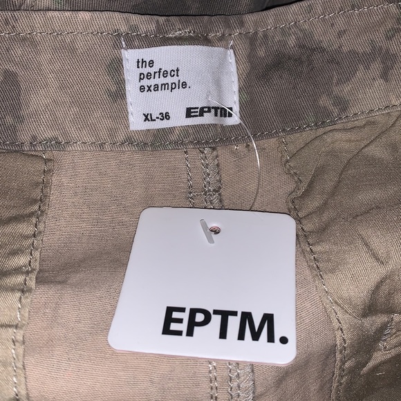 NWT โ
Paint ๐จ ๐ Stain Matchbox Camo Khaki Shorts - Picture 2 of 8